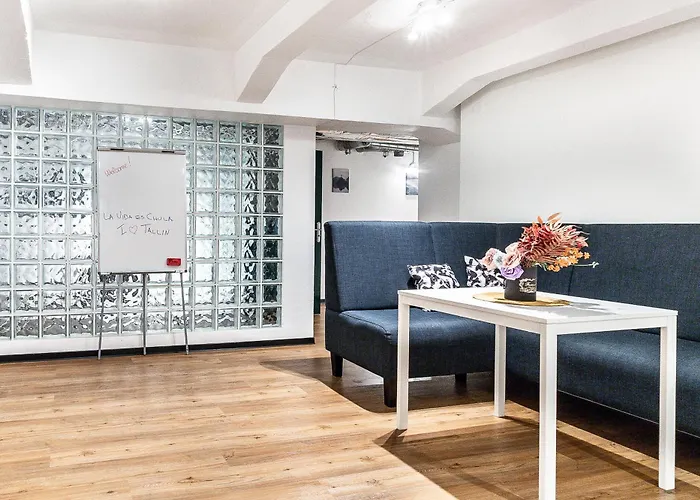 Dana-entire Very Quiet And 2 Tallin